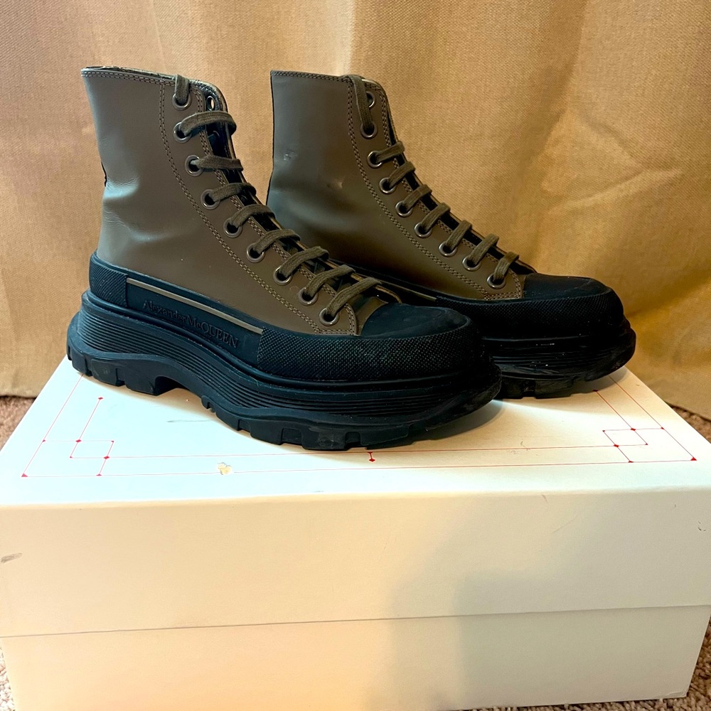 Alexander McQueen Tread Slick khaki boots